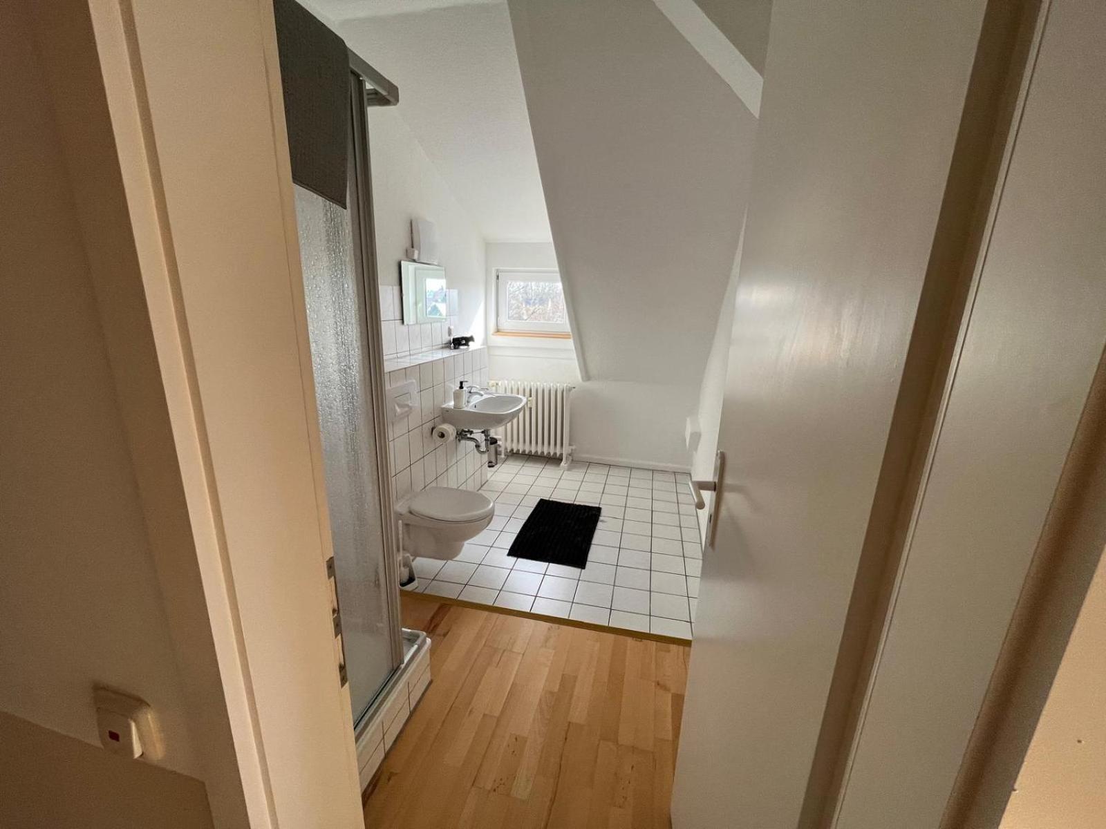 Doppelzimmer, Tv- Bad, Kuehlschrank- Parkplatz-17 Meine Habitación foto