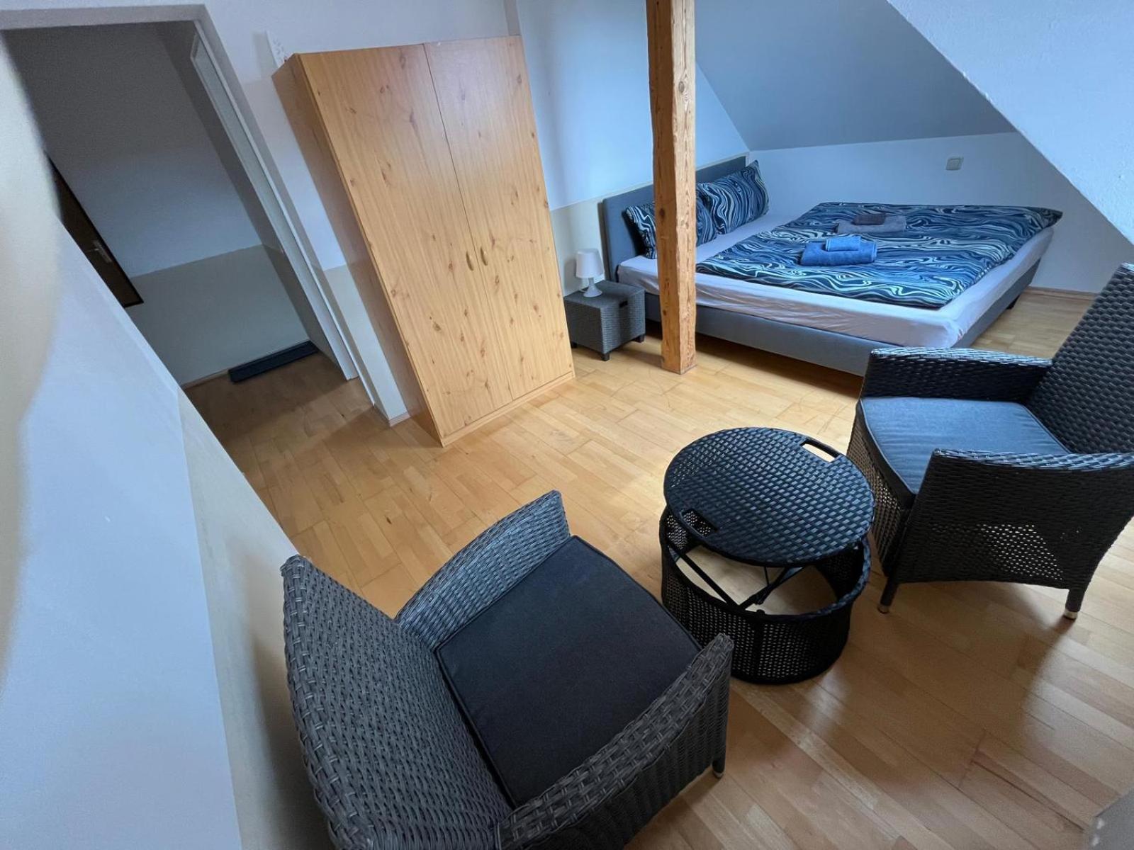 Doppelzimmer, Tv- Bad, Kuehlschrank- Parkplatz-17 Meine Habitación foto